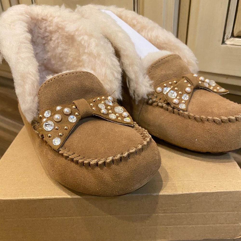 UGG Alana Brilliant Slipper.size 5